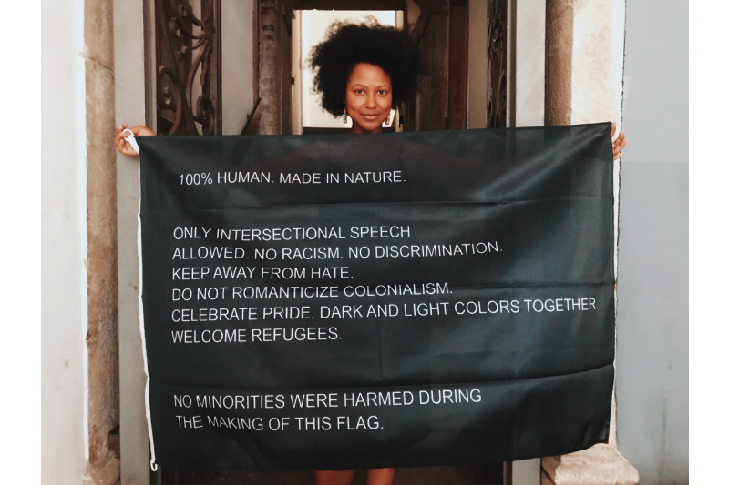 A humanidade cabe numa bandeira, hasteada em Lisboa com uma voz global