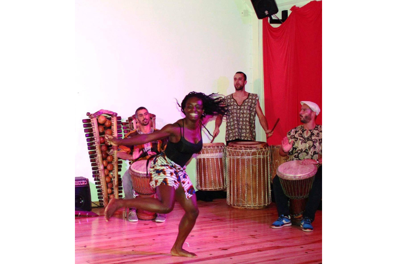 Das raízes ancestrais aos movimentos, todas as danças vão dar a África